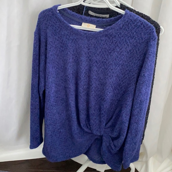 Chrysanthemums size small but made big more a large purple very soft with knot - Picture 1 of 2